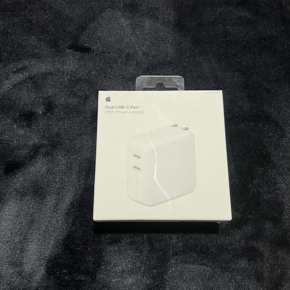 35W Dual USB-C Port Power Adapter - Picture 3 of 3